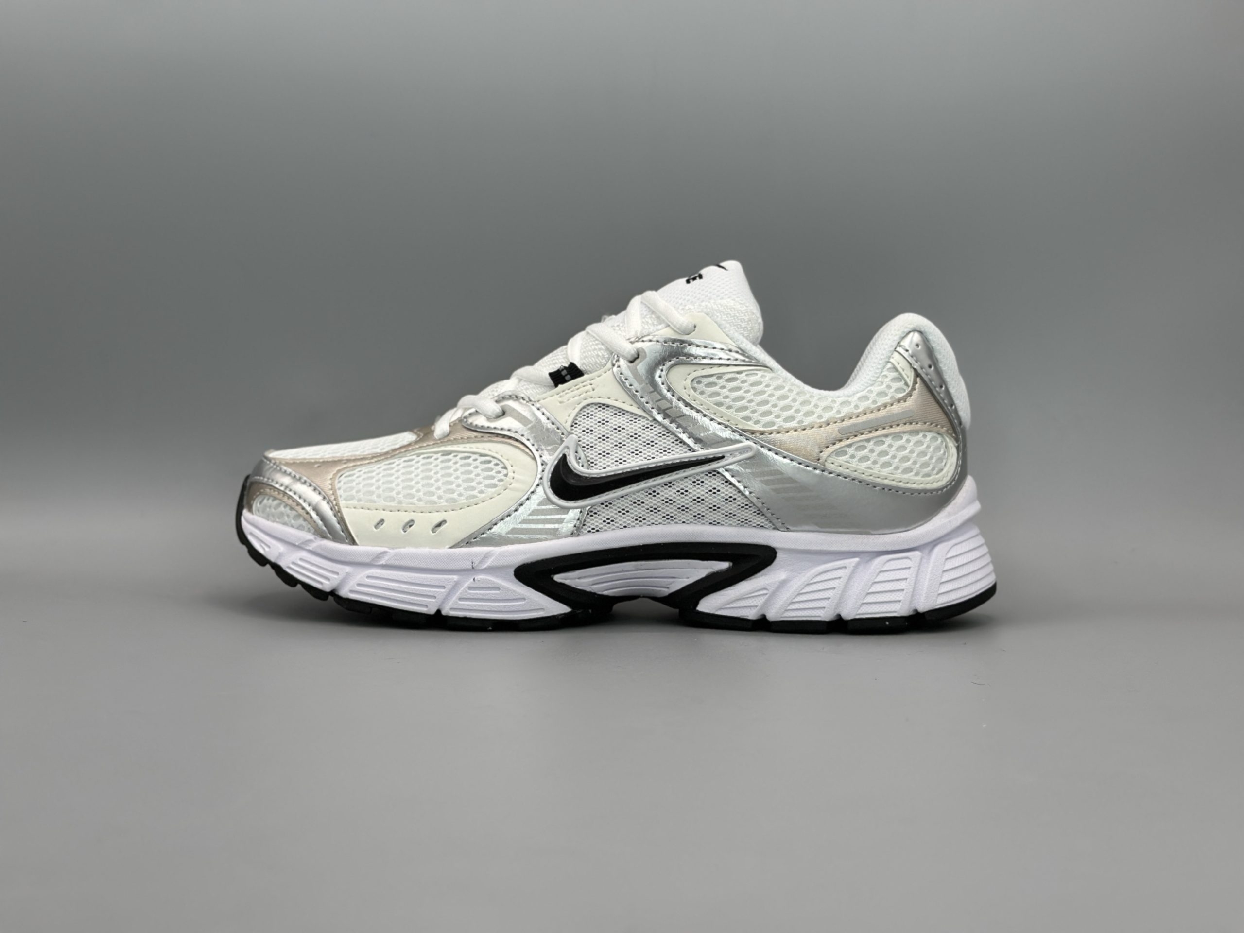 کتانی نایکی وی5کی رانر سفید سیلور مشکی/Nike V5K